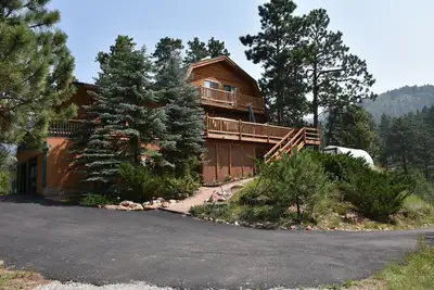 Image de Log cabin with Pikes Peak views