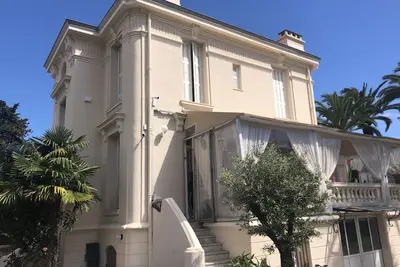 Image de Villa prés de la plage avec avec grand jardin et vue mer