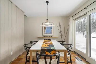 Image de Modern Home in Birchwood Farms, Near Ski Hills & Downtown Harbor Springs!