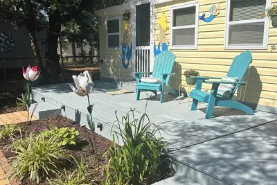 Image de Pet Friendly Separate Fee 75, enjoy fenced in yard, outdoor shower, fire pit