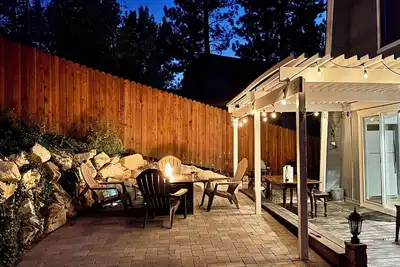 Image de Hawk Hill Cabin - Great Location! Fenced Yard! Zipline!