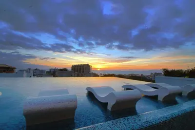 Image de Avida - Stunning Rooftop Pool and Jacuzzi