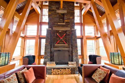 Image de Modern Mountain Luxury Chalet at Kicking Horse Mountain Resort