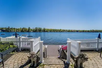 Image de Condo with a View of Winnisquam from your bed~ bring your boat\/jet ski
