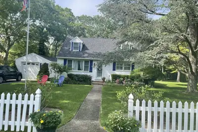Image de Classic Family Summer House in Hamptons! Family Compound Style!