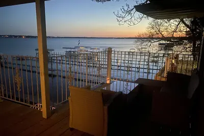 Image de Waterfront Condo- Best View!