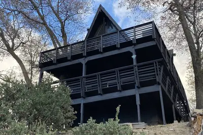 Image de Stylish Multi-Family A-Frame w/ Views & Game Room