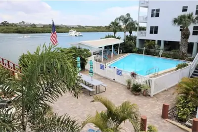 Image de Shovel Sand Not Snow! On the Barrier Island of Indian Shores Florida