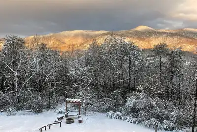 Image de Amazing Mountain Views, Hot Tub, Arcade, Pool Table, Shuffleboard, Firepit