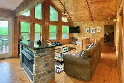 Image de Hot Tub, Mountain Views, Firepit, Arcade, Pet Friendly & More!