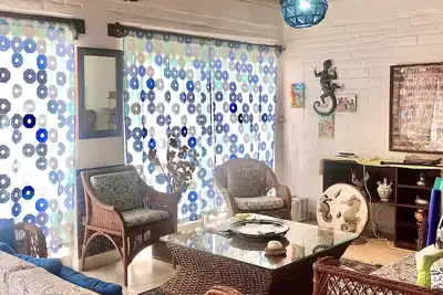 Image de Stunning Beach House 1 Block Beach in Romantic Zone