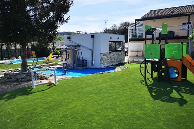 Image de Maison 10 personnes à louer dans le Gard- Piscine chauffée-Aire de jeux