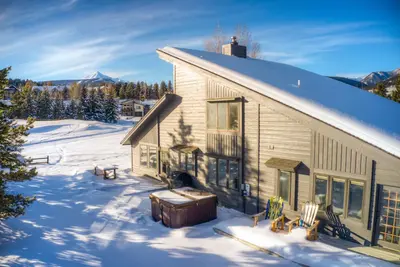 Image de Curley Bear Den - Four Bdrm House - Newly remodeled with New 6 person Hot Tub!