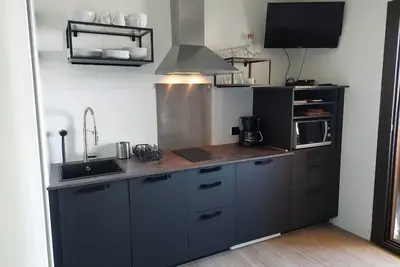 Image de Studio cabine meublé rénové en janvier 2023, vue mer, 4 pers à 100 de la plage