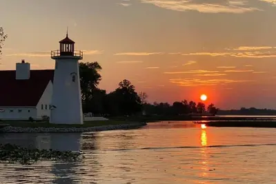 Image de The “Inn” – On the water, bring your boat – Cozy and Clean! #5