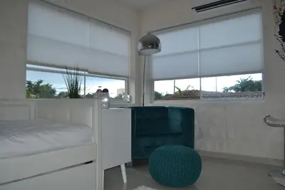 Image de Spunky Fun Apartment Studio Two Twin Beds Lux 29