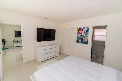 Image de House Close to Hard Rock, Downtown & Beach Luxury