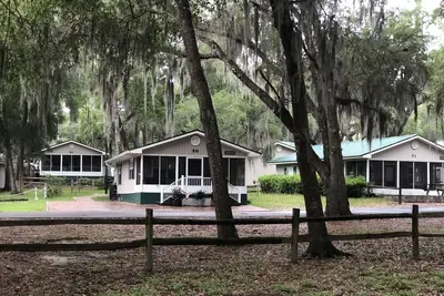 Image de Cozy Cabin by the Lake - Salt Springs Resort