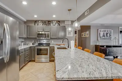 Image de Two Master Suites with Lake View