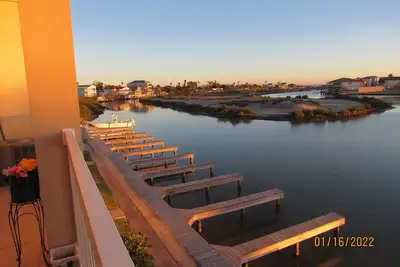 Image de Waterfront Romantic Getaway