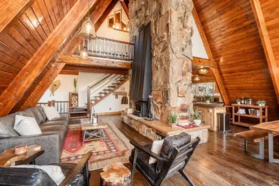 Image de \"A\" Frame of Mind - 4 bed\/3 bath, Close to Resort\/Hiking, Hot Tub, Sauna, Views, Outdoor Fire Pit