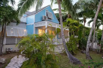 Private Harbour Island Villa 200 steps from Pink Sands Beach