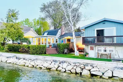 Image de Lilly on Lake Charlevoix