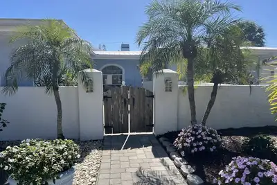 Image de Waterfront/Pool Home under 5 min walk to Siesta Key Village and Beach