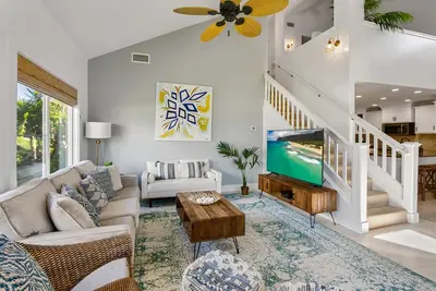 Image de koolkondo Luxury Designer Condo with Ac\/pool by the beach