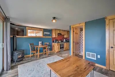 Image de Slopeside Burke Mountain Condo w/ Fireplace!