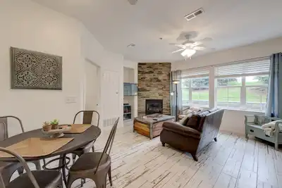 Image de Bright and Beautiful Main Floor Condo