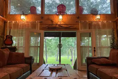 Image de CabinOnTheCreek-Lake Limestone! rustic charm, Kayaks! Canoe! fire-pit! pets!