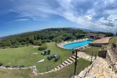 Image de Villa dans club de luxe Ă Valbonne - Piscines - Clim chambres - Wifi - Tennis - Restaurant