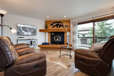 Image de Ra101 | Updated Interiors | Located in Gorgeous Setting | Winter Shuttle | Pool