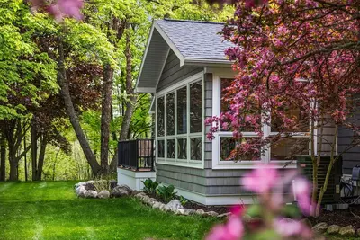 Image de Newly renovated 1950's leelanau trail side cottage