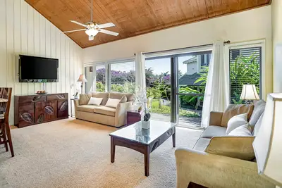 Private Condo w/ Amazing Sunset View, Shared Pools/Hot Tub - Walk to Beaches