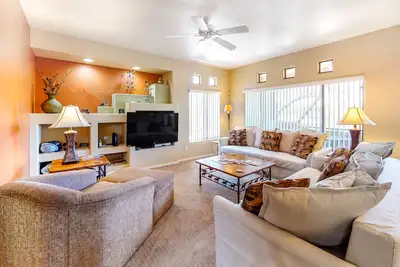 Image de Dog-friendly condo with high-speed WiFi, heated outdoor pool & hot tub