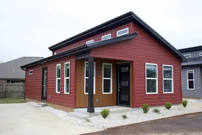 Image de Tiny Home near Mtb Trails, Wal-Mart Hq, Sleeps 6+