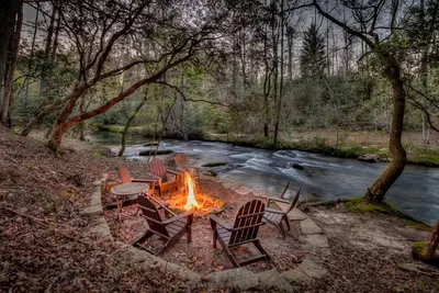 Image de Escape to Water Dance - Riverfront Fire Pit | Hot Tub | Foosball