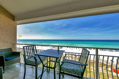 Image de Updated 2-Bedroom with Loft ~ Beach Front Condo In the Heart of Destin!