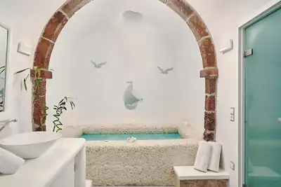 Image de Santorini Mansion Honeymoon Suite Private Jacuzzi