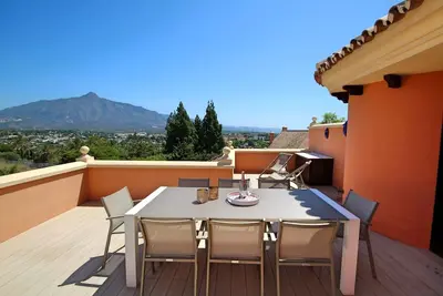 Image de Modern penthouse with large terraces, panoramic views - close to the beach!