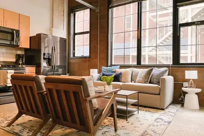 Image de Cozy Downtown Loft on Gay St