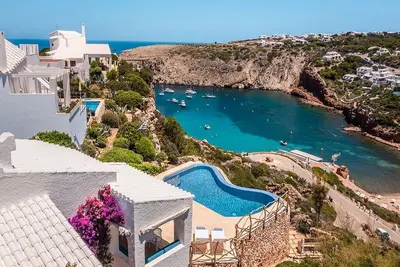 Image de Villa avec piscine et superbes vues sur la plage
