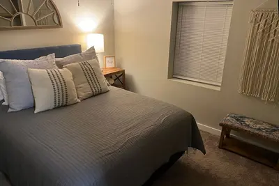 Image de Upscale Duplex | Fast WiFi | Great Location