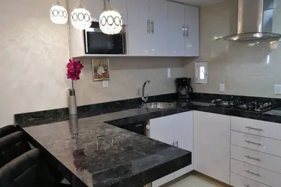 Image de Beautiful Apartment. Central and Close to Shopping Centers and Markets.