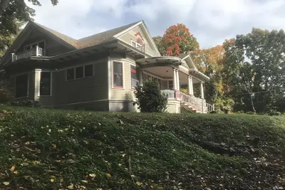 Image de Victorian Cottage with Mountain Views Hiking biking and fishing oh my