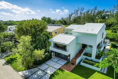 Image de La Dolce Villa in Miami with direct access to the Bay!