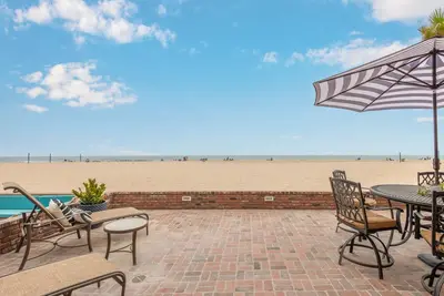 Image de 4 Bedroom Oceanfront Home w/ Giant Patio