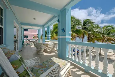 Image de Sunset Beach Resort Oceanfront Second Floor Condo, Kayaks-bikes-games-hammocks